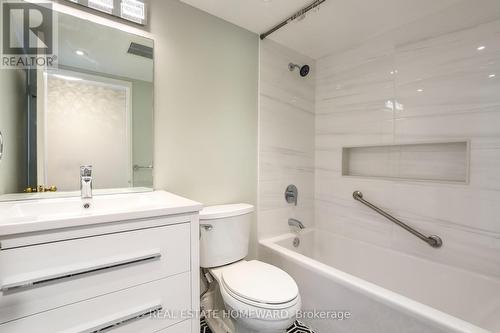 1901 - 195 Wynford Drive, Toronto, ON - Indoor Photo Showing Bathroom