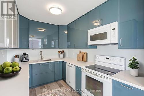 1901 - 195 Wynford Drive, Toronto, ON - Indoor Photo Showing Kitchen
