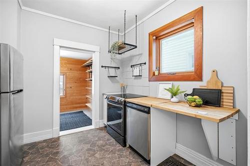 500 Newman St, Winnipeg, MB 