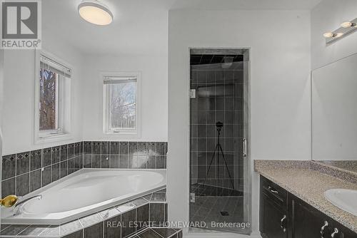 173 Forestwood Street, Richmond Hill, ON - Indoor Photo Showing Bathroom
