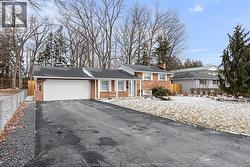 945 LAURIER  Lasalle, ON N9J 1M9