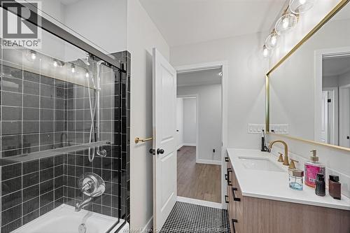 945 Laurier, Lasalle, ON - Indoor Photo Showing Bathroom