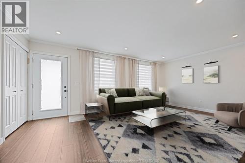 945 Laurier, Lasalle, ON - Indoor Photo Showing Living Room