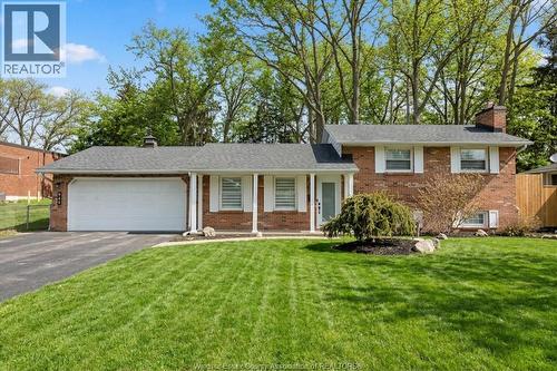 945 LAURIER  Lasalle, ON N9J 1M9