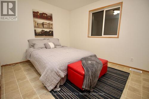6 Olympia Avenue, Puslinch, ON - Indoor Photo Showing Bedroom