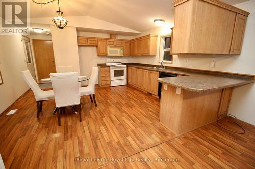 6 Olympia Avenue, Puslinch, ON - Indoor Photo Showing Kitchen With Double Sink