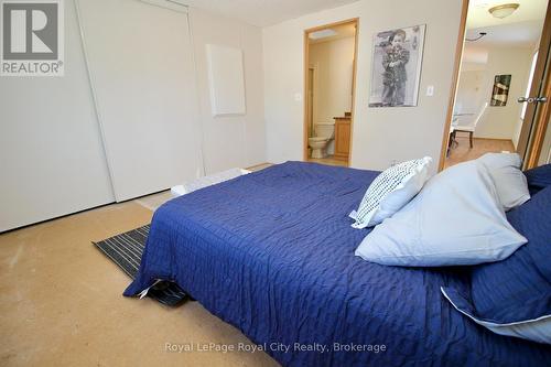 6 Olympia Avenue, Puslinch, ON - Indoor Photo Showing Bedroom