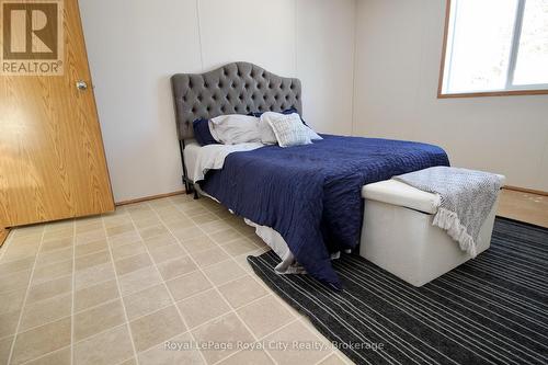 6 Olympia Avenue, Puslinch, ON - Indoor Photo Showing Bedroom