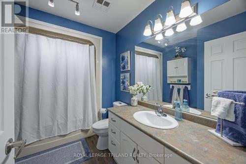 94 Queen Street, Thames Centre (Dorchester), ON - Indoor Photo Showing Bathroom