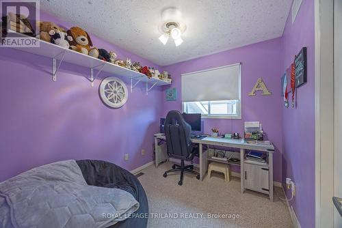 94 Queen Street, Thames Centre (Dorchester), ON - Indoor Photo Showing Bedroom