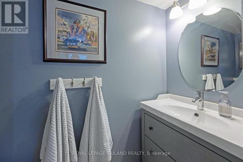 94 Queen Street, Thames Centre (Dorchester), ON - Indoor Photo Showing Bathroom