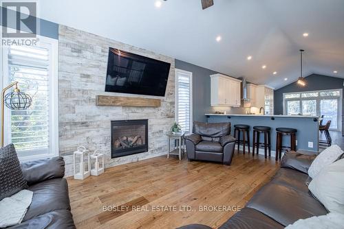 1 Hurricane Road, Pelham (Fonthill), ON - Indoor Photo Showing Living Room With Fireplace