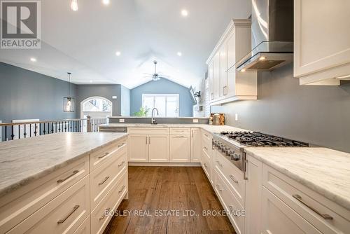 1 Hurricane Road, Pelham (Fonthill), ON - Indoor Photo Showing Kitchen With Upgraded Kitchen