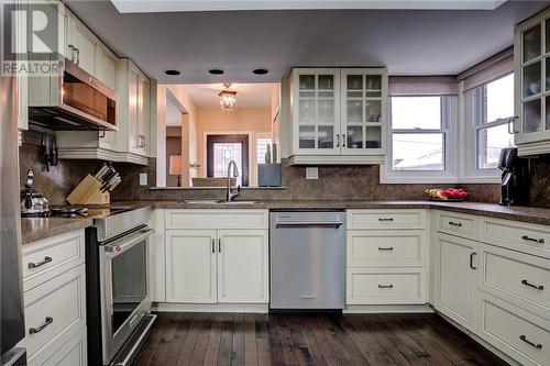 275 Wembley Drive, Sudbury, ON - Indoor Photo Showing Kitchen With Upgraded Kitchen