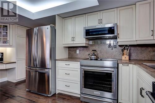 275 Wembley Drive, Sudbury, ON - Indoor Photo Showing Kitchen With Upgraded Kitchen
