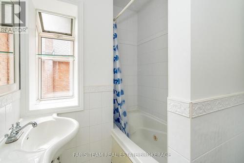 404 Manly Street, Midland, ON - Indoor Photo Showing Bathroom