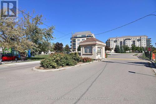 Entrance - 1420 - 8 Dayspring Circle, Brampton, ON - Outdoor