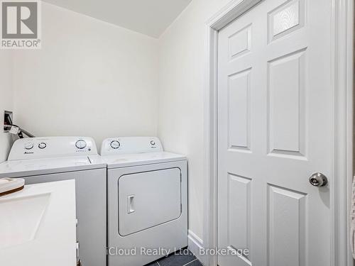 3390 Fountain Park Avenue, Mississauga, ON - Indoor Photo Showing Laundry Room