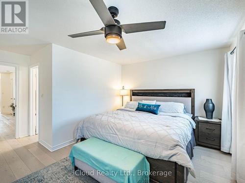 3390 Fountain Park Avenue, Mississauga, ON - Indoor Photo Showing Bedroom
