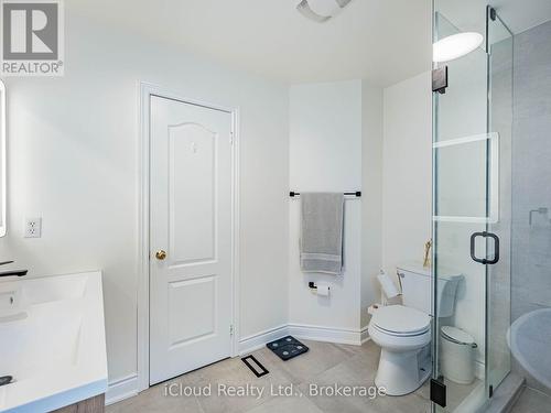 3390 Fountain Park Avenue, Mississauga, ON - Indoor Photo Showing Bathroom