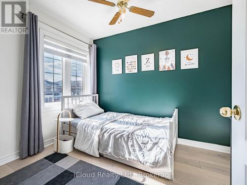 3390 Fountain Park Avenue, Mississauga, ON - Indoor Photo Showing Bedroom