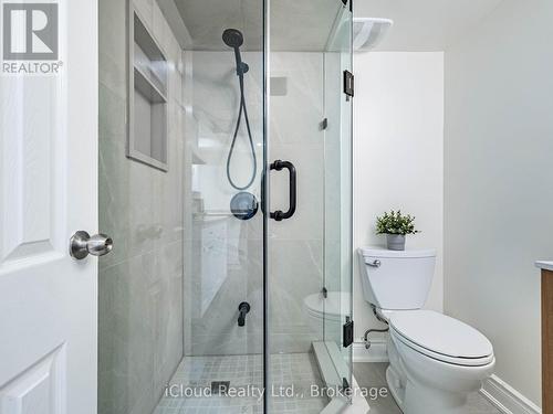 3390 Fountain Park Avenue, Mississauga, ON - Indoor Photo Showing Bathroom