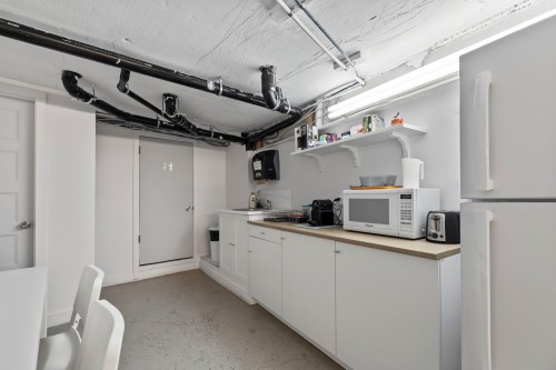 Cuisinette - Rdc-10410 Boul. Gouin O., Montréal (Pierrefonds-Roxboro), QC - Indoor Photo Showing Kitchen