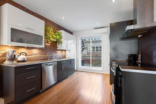 Kitchen - 2190 Rue Harmony, Montréal (Ville-Marie), QC - Indoor Photo Showing Kitchen With Upgraded Kitchen