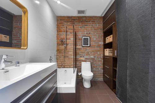 Bathroom - 2190 Rue Harmony, Montréal (Ville-Marie), QC - Indoor Photo Showing Bathroom