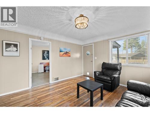 500 Polson Avenue, Enderby, BC - Indoor Photo Showing Living Room