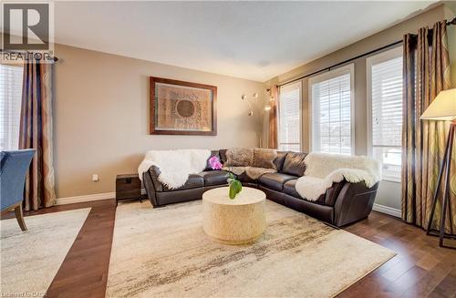 928 Evens Pond Court, Kitchener, ON - Indoor Photo Showing Living Room