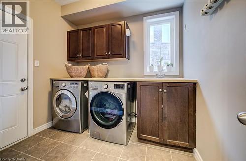 928 Evens Pond Court, Kitchener, ON - Indoor Photo Showing Laundry Room