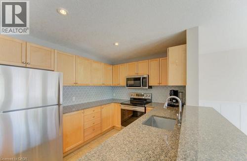 404 Wake Robin Crescent, Kitchener, ON - Indoor Photo Showing Kitchen