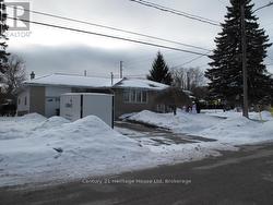 22 LOUISA DRIVE  Guelph (St. George's), ON N1E 4T5