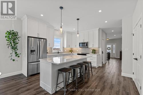 134 Severn Drive, Goderich (Goderich (Town)), ON - Indoor Photo Showing Kitchen With Upgraded Kitchen