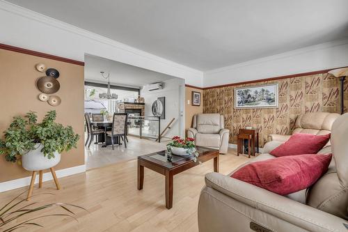 Living room - 2018 Rue Arnaud, Québec (Beauport), QC - Indoor Photo Showing Living Room
