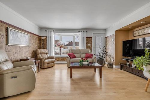 Living room - 2018 Rue Arnaud, Québec (Beauport), QC - Indoor Photo Showing Living Room