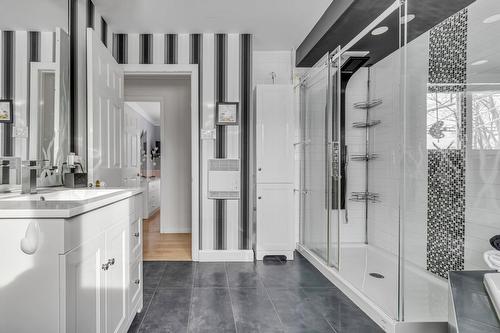 Bathroom - 2018 Rue Arnaud, Québec (Beauport), QC - Indoor Photo Showing Bathroom
