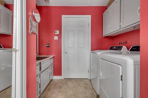 Powder room - 2018 Rue Arnaud, Québec (Beauport), QC - Indoor Photo Showing Laundry Room