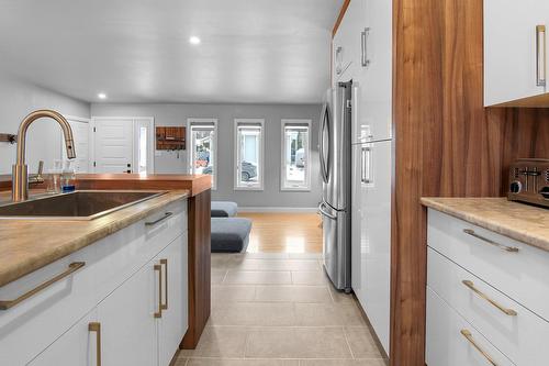 Kitchen - 518 Rue Rabelais, Saguenay (Chicoutimi), QC - Indoor Photo Showing Kitchen