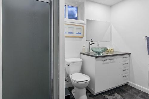 Powder room - 518 Rue Rabelais, Saguenay (Chicoutimi), QC - Indoor Photo Showing Bathroom