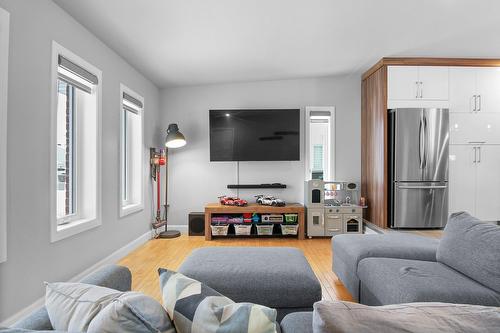 Living room - 518 Rue Rabelais, Saguenay (Chicoutimi), QC - Indoor Photo Showing Living Room