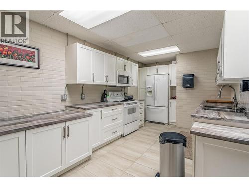 Party/Meeting room - 1915 Pacific Court Unit# 407, Kelowna, BC - Indoor Photo Showing Kitchen