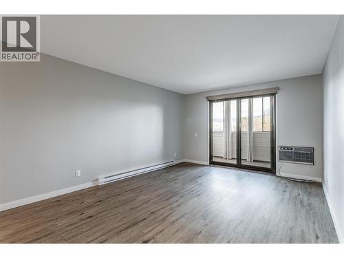Spacious living room - 1915 Pacific Court Unit# 407, Kelowna, BC - Indoor Photo Showing Other Room