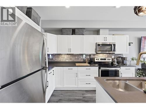 280 Tranquille Road Unit# 405, Kamloops, BC - Indoor Photo Showing Kitchen With Double Sink
