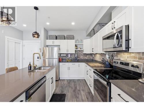 280 Tranquille Road Unit# 405, Kamloops, BC - Indoor Photo Showing Kitchen With Double Sink With Upgraded Kitchen