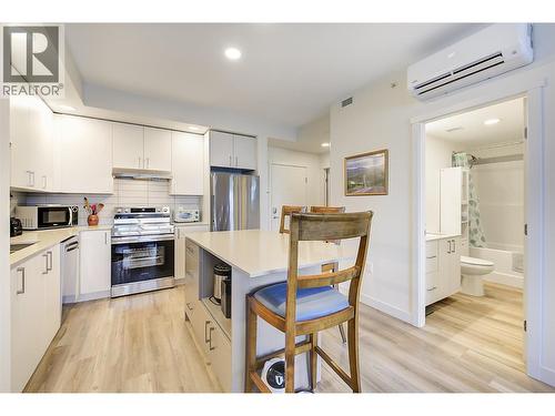 1111 Frost Road Unit# 407, Kelowna, BC - Indoor Photo Showing Kitchen