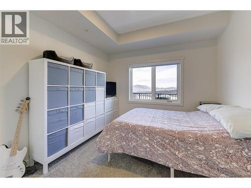 1111 Frost Road Unit# 407, Kelowna, BC - Indoor Photo Showing Bedroom