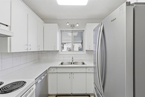 14-1555 Summit Drive, Kamloops, BC - Indoor Photo Showing Kitchen With Double Sink