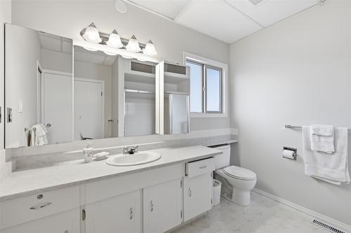 14-1555 Summit Drive, Kamloops, BC - Indoor Photo Showing Bathroom